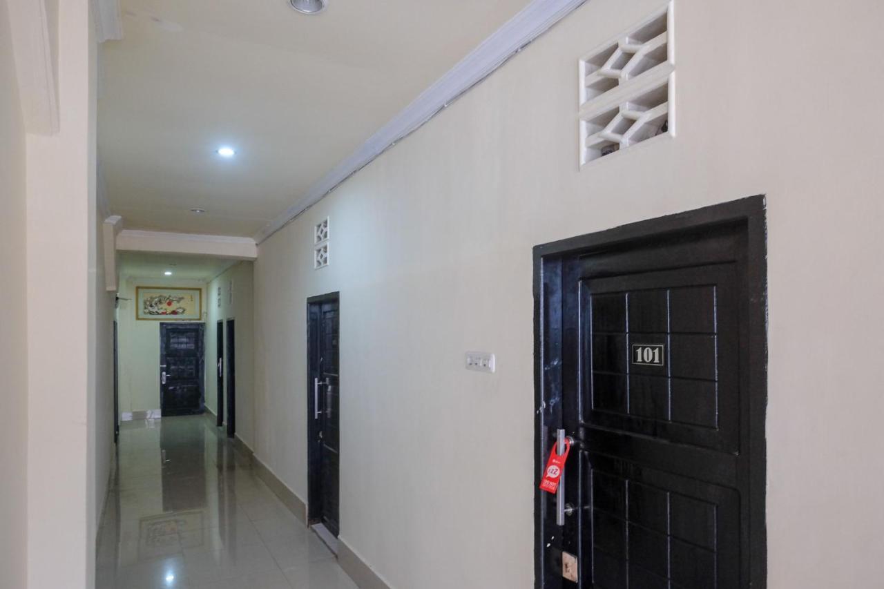 Reddoorz At Hotel Rich Parepare Near Pantai Mattirotasi Buitenkant foto