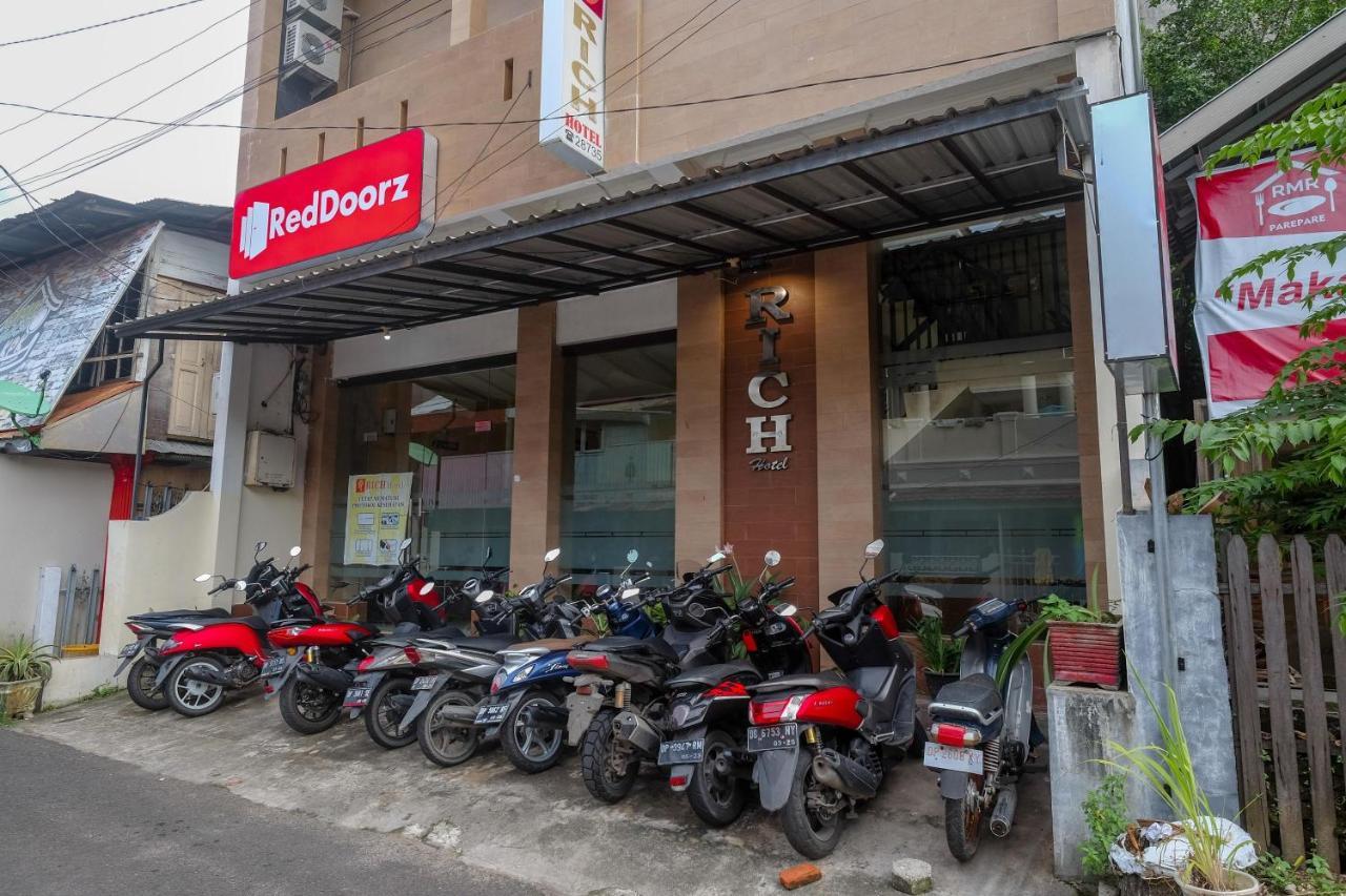Reddoorz At Hotel Rich Parepare Near Pantai Mattirotasi Buitenkant foto