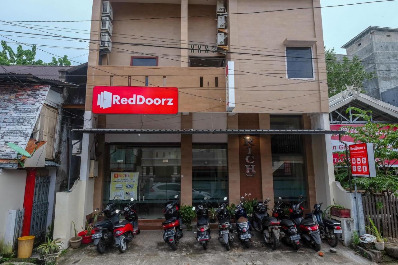 Reddoorz At Hotel Rich Parepare Near Pantai Mattirotasi Buitenkant foto